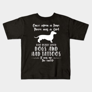 I'M A Girl Who Really Loved Dachshunds & Had Tatttoos Kids T-Shirt